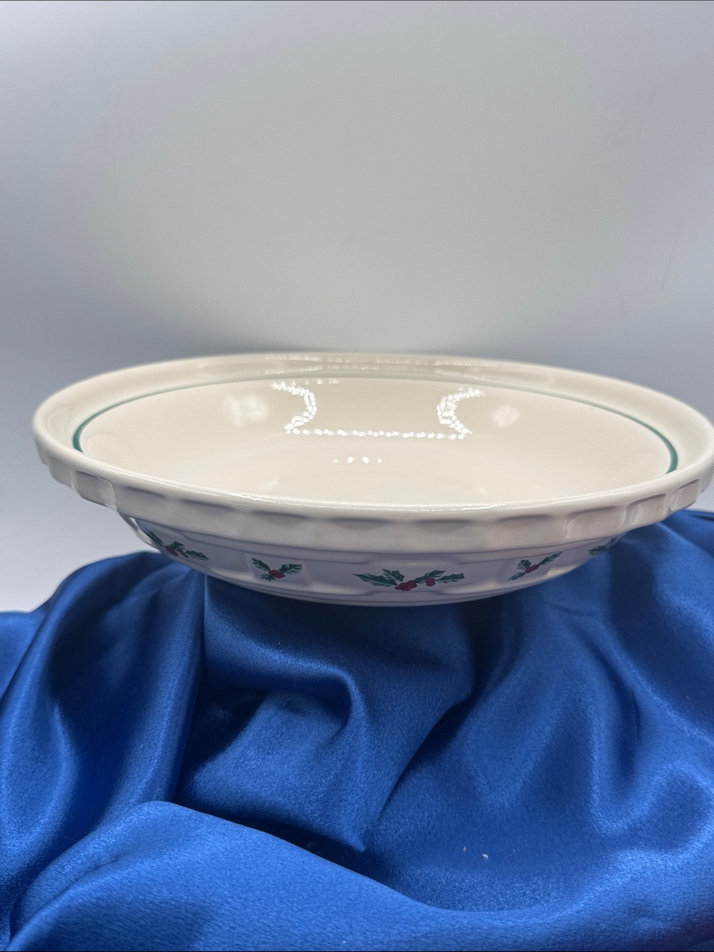 Longaberger Pottery 10" Pie Baking Plate Holly/Christmas Traditions collection.